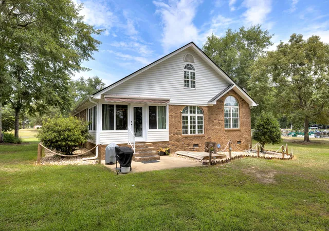 Photo 5 of Single family home for sale at 203 Ridge Lake Dr, Manning, SC 29102 | MLS# 26021486 | Listing updated on 2026-09-03