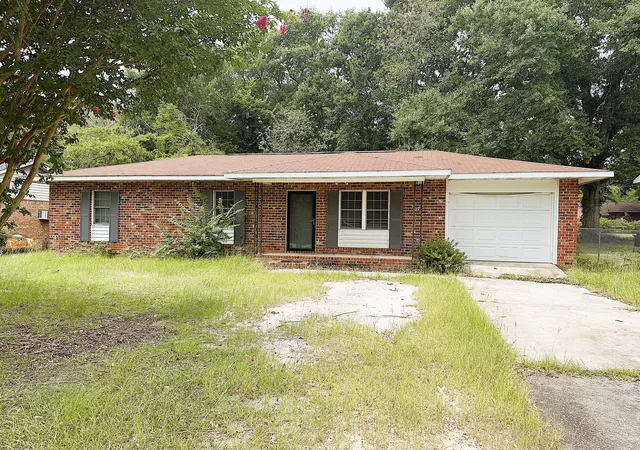 Photo 1 of Single family home for sale at 1605 Clinton St, Barnwell, SC 29812 | MLS# 26021253 | Listing updated on 2026-08-04