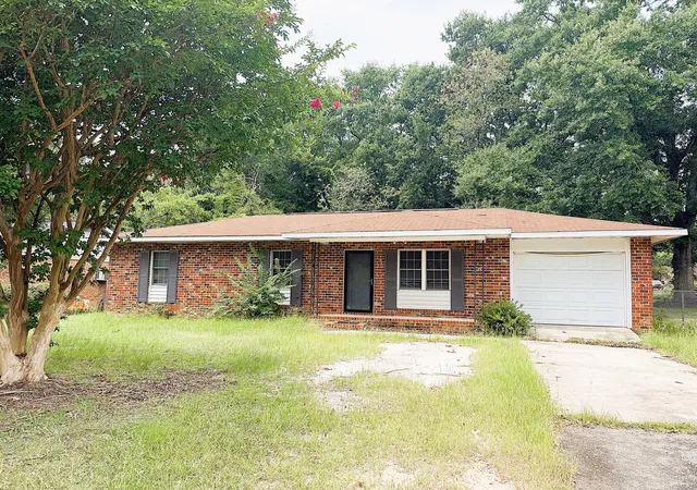 Photo 2 of Single family home for sale at 1605 Clinton St, Barnwell, SC 29812 | MLS# 26021253 | Listing updated on 2026-08-04
