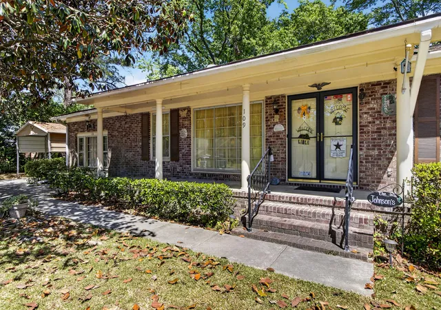Homes for sale in Summerville, SC | 109 Two Wood Ct, Summerville, SC 29483 | MLS# 26011353