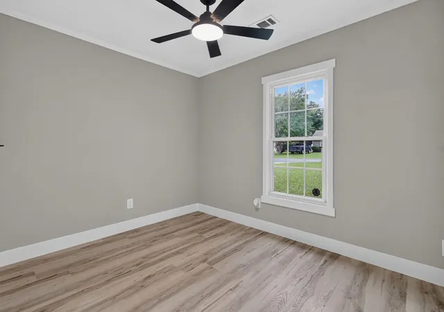 Photo 4 of Single family home for sale at 118 Highland Ave, Summerville, SC 29486 | MLS# 26023980 | Listing updated on 2026-09-24
