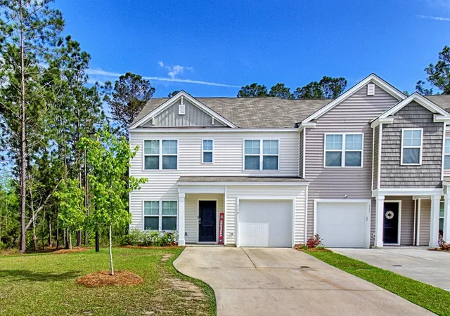 Townhouse for sale at 115 E Sunrise Ln, Summerville, SC 29486 | MLS# 26015736