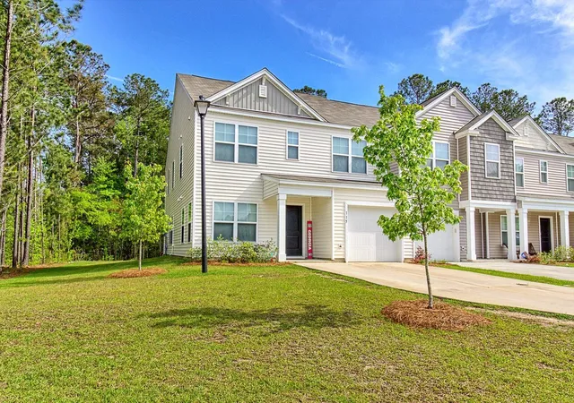 Photo 2 of Townhouse for sale at 115 E Sunrise Ln, Summerville, SC 29486 | MLS# 26015736 | Listing updated on 2026-09-02