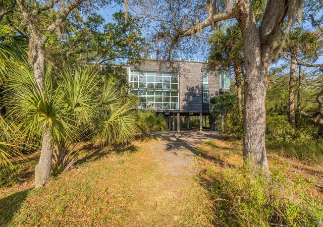 Photo 3 of Single family home for sale at 7965 Russell Crk Dr, Edisto Island, SC 29438 | MLS# 26022283 | Listing updated on 2026-09-28