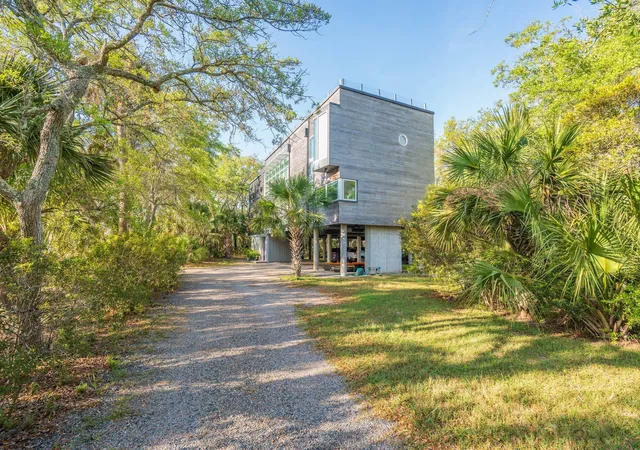 Photo 4 of Single family home for sale at 7965 Russell Crk Dr, Edisto Island, SC 29438 | MLS# 26022283 | Listing updated on 2026-09-28