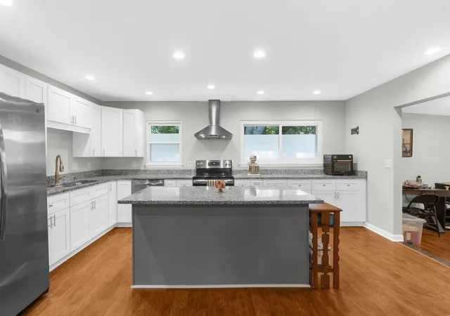 Photo 3 of Single family home for sale at 1811 Manigault Pl, Charleston, SC 29407 | MLS# 26020411 | Listing updated on 2026-09-15