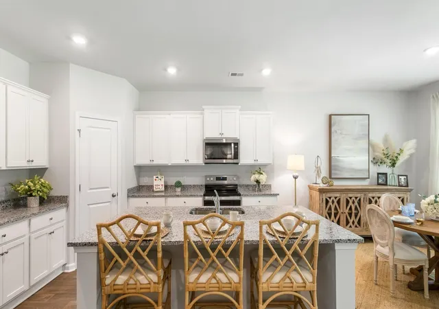Photo 3 of Sale Pending at 6083 Grangestone Ln, Ravenel, SC 29470 | MLS# 26023152 | Listing updated on 2026-08-31