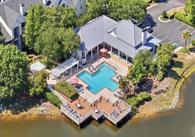 Homes for sale in Mount Pleasant, SC | 2011 Highway 17, Mount Pleasant, SC 29466 | Houzeo