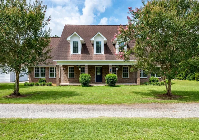 Photo 3 of Single family home for sale at 142 Cloverleaf Dr, Saint George, SC 29477 | MLS# 26020503 | Listing updated on 2026-09-15