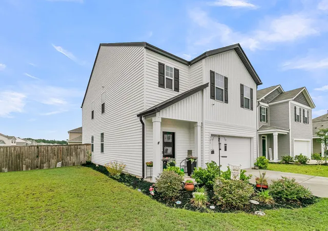 Photo 1 of Single family home for sale at 301 Black Birch Dr, Summerville, SC 29486 | MLS# 26016676 | Listing updated on 2026-10-02