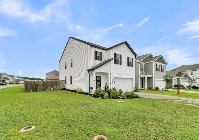 Photo 2 of Single family home for sale at 301 Black Birch Dr, Summerville, SC 29486 | MLS# 26016676 | Listing updated on 2026-10-02
