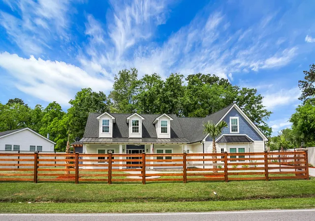 Photo 3 of Single family home for sale at 3257 Pinewood Dr, Ladson, SC 29456 | MLS# 26011870 | Listing updated on 2026-08-28