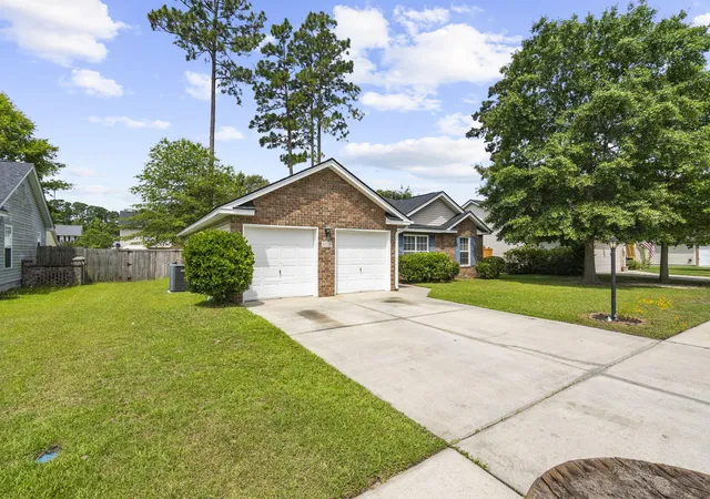 Photo 2 of Single family home for sale at 1311 Lantern Rd, Summerville, SC 29486 | MLS# 26015649 | Listing updated on 2026-10-01