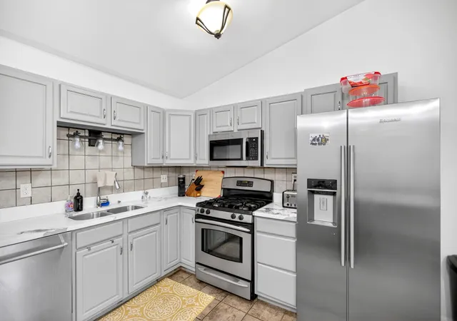 Photo 4 of Single family home for sale at 6 Duchess Ct, Summerville, SC 29485 | MLS# 26015503 | Listing updated on 2026-07-10