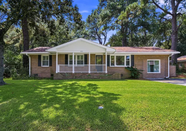 Photo 1 of Single family home for sale at 1373 White Dr, Charleston, SC 29407 | MLS# 26024501 | Listing updated on 2026-09-18