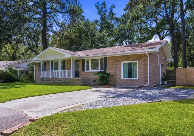 Photo 2 of Single family home for sale at 1373 White Dr, Charleston, SC 29407 | MLS# 26024501 | Listing updated on 2026-09-18