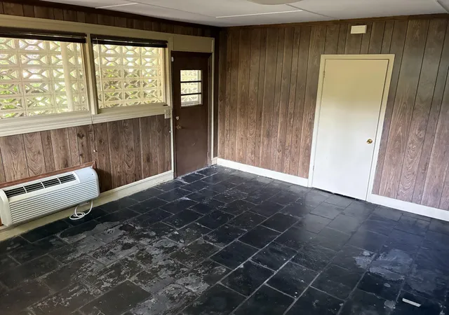 Photo 4 of Single family home for sale at 106 Sheffield Rd, Greenwood, SC 29646 | MLS# 26024042 | Listing updated on 2026-09-17