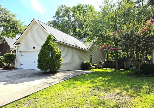 Photo 2 of Single family home for sale at 108 N Pembroke Dr, Goose Creek, SC 29445 | MLS# 26020379 | Listing updated on 2026-09-13