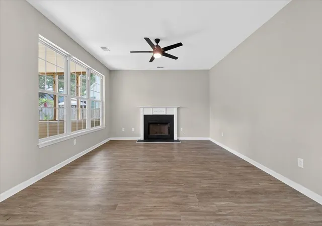 Photo 3 of Sale Pending at 215 Evesham Dr, Summerville, SC 29485 | MLS# 26015484 | Listing updated on 2026-08-19