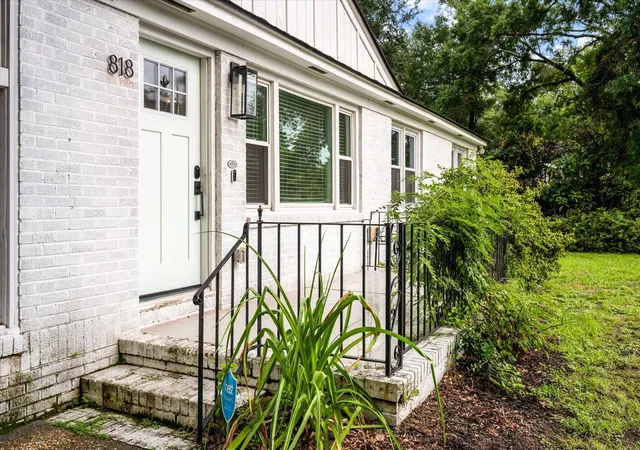 Photo 1 of Single family home for sale at 818 W Madison Ave, Charleston, SC 29412 | MLS# 26022680 | Listing updated on 2026-09-17