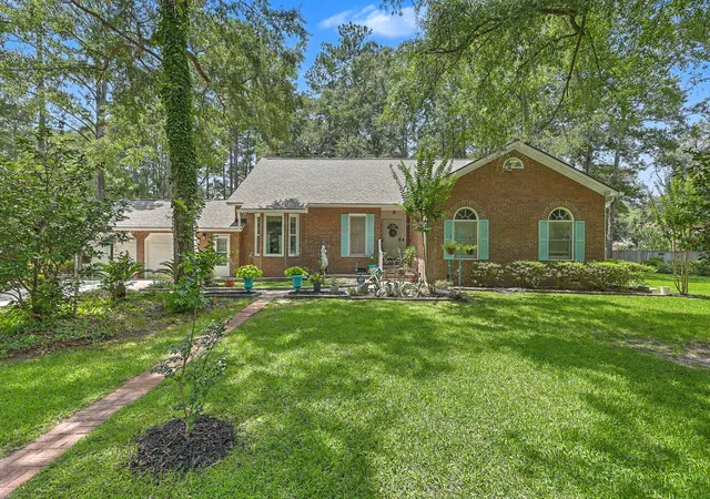 Photo 2 of Single family home for sale at 118 King Charles Cir, Summerville, SC 29485 | MLS# 26019017 | Listing updated on 2026-09-01
