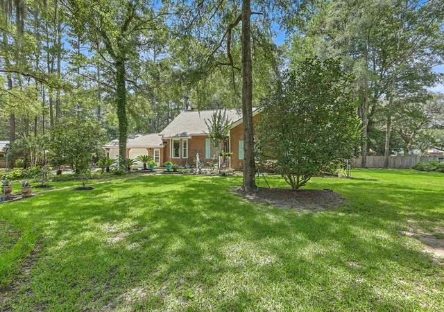 Photo 3 of Single family home for sale at 118 King Charles Cir, Summerville, SC 29485 | MLS# 26019017 | Listing updated on 2026-09-01