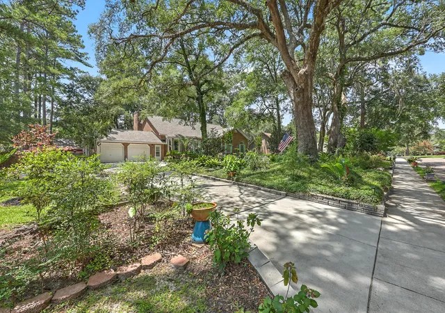 Photo 3 of Single family home for sale at 118 King Charles Cir, Summerville, SC 29485 | MLS# 26019017 | Listing updated on 2026-09-01