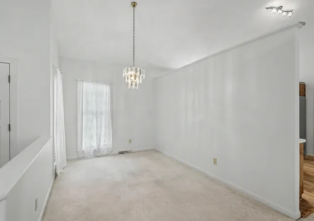 Photo 4 of Single family home for sale at 118 King Charles Cir, Summerville, SC 29485 | MLS# 26019017 | Listing updated on 2026-09-01