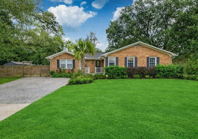 Homes for sale in Charleston, SC | 902 Mikell Dr, Charleston, SC 29412 | MLS# 26002843