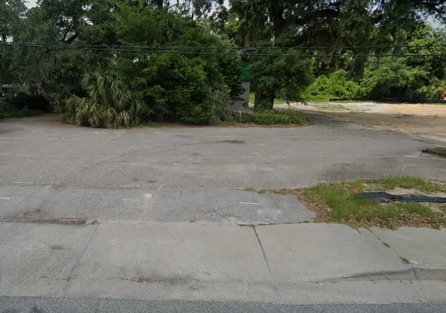 Photo 2 of Sale Pending at 145 Sea Island Pkwy, Beaufort, SC 29907 | MLS# 23025984 | Listing updated on 2024-08-30