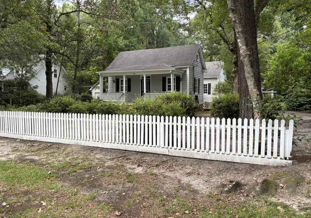 Homes for sale in Summerville, SC | 702 Simmons Ave, Summerville, SC 29483 | MLS# 26018975