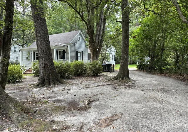 Homes for sale in Summerville, SC | 702 Simmons Ave, Summerville, SC 29483 | MLS# 26018975