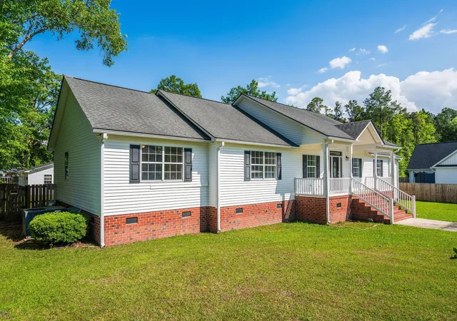 Photo 4 of Single family home for sale at 1004 Magnolia Ln, Moncks Corner, SC 29461 | MLS# 26011428 | Listing updated on 2026-08-17