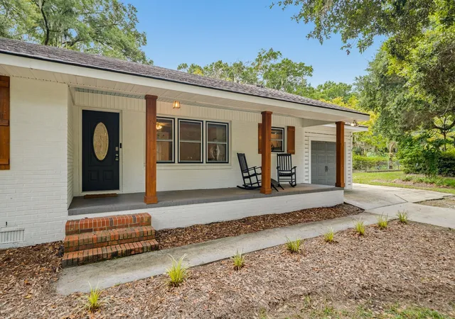 Photo 2 of Single family home for sale at 8 W Miller Dr, Beaufort, SC 29907 | MLS# 26024556 | Listing updated on 2026-09-09