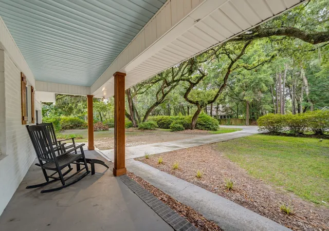 Photo 3 of Single family home for sale at 8 W Miller Dr, Beaufort, SC 29907 | MLS# 26024556 | Listing updated on 2026-09-09