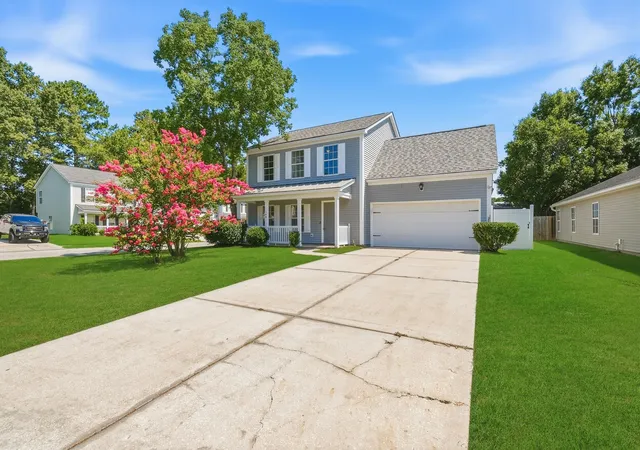 Photo 2 of Single family home for sale at 140 Blue Jasmine Ln, Summerville, SC 29483 | MLS# 26019413 | Listing updated on 2026-10-05