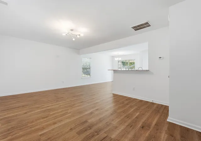 Photo 3 of Single family home for sale at 140 Blue Jasmine Ln, Summerville, SC 29483 | MLS# 26019413 | Listing updated on 2026-10-05