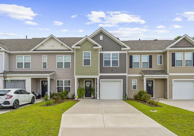 Townhouse for sale at 950 Long Bluff Rd, Summerville, SC 29486 | MLS# 26024433