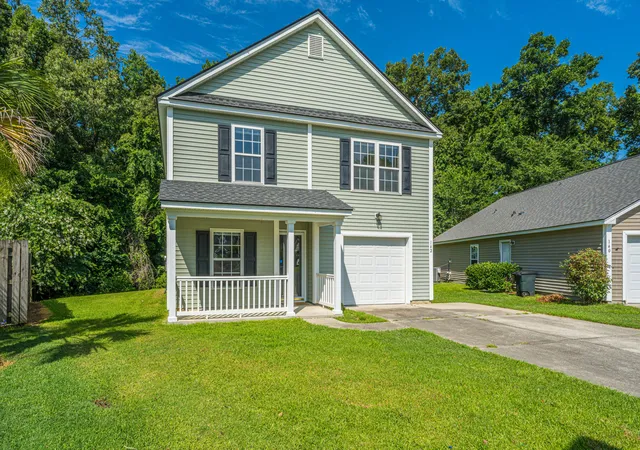Photo 1 of Single family home for sale at 142 Avalon Rd, Summerville, SC 29483 | MLS# 26018992 | Listing updated on 2026-09-03