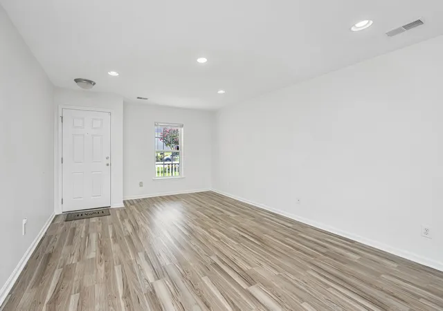 Photo 2 of Single family home for sale at 142 Avalon Rd, Summerville, SC 29483 | MLS# 26018992 | Listing updated on 2026-09-03