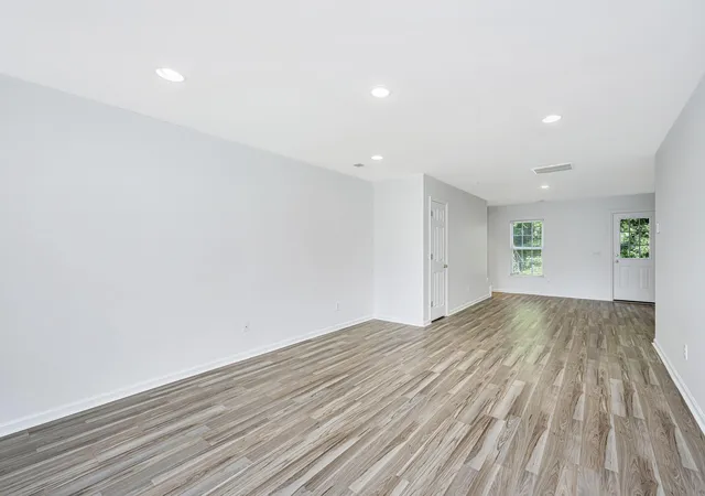 Photo 3 of Single family home for sale at 142 Avalon Rd, Summerville, SC 29483 | MLS# 26018992 | Listing updated on 2026-09-03
