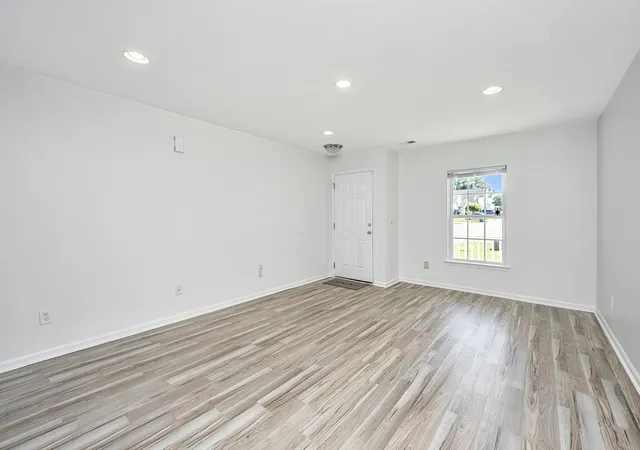 Photo 4 of Single family home for sale at 142 Avalon Rd, Summerville, SC 29483 | MLS# 26018992 | Listing updated on 2026-09-03