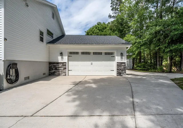 Photo 2 of Single family home for sale at 958 Beehive Rd, Awendaw, SC 29429 | MLS# 26014309 | Listing updated on 2026-08-03