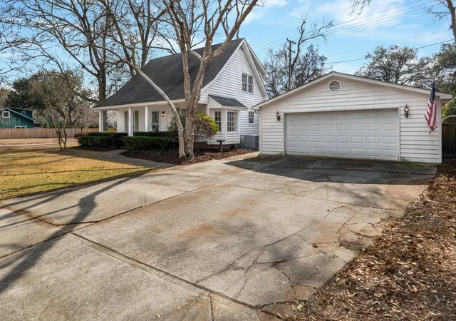 Photo 3 of Single family home for sale at 1055 Grand Concourse St, Charleston, SC 29412 | MLS# 26003300 | Listing updated on 2026-09-10