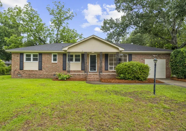 Photo 1 of Single family home for sale at 1810 Wedgefield Rd, Charleston, SC 29407 | MLS# 26017876 | Listing updated on 2026-09-14