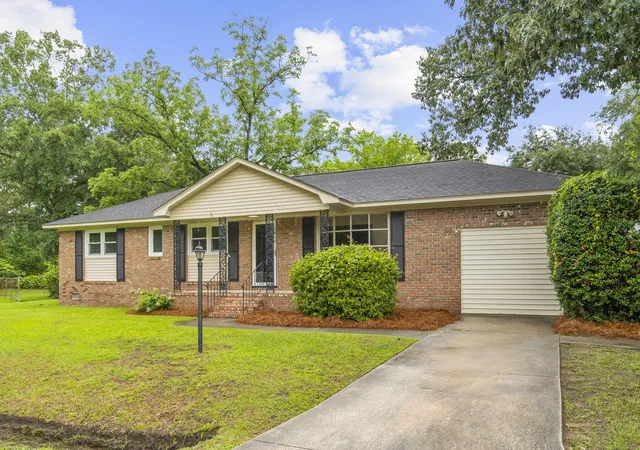 Photo 2 of Single family home for sale at 1810 Wedgefield Rd, Charleston, SC 29407 | MLS# 26017876 | Listing updated on 2026-09-14