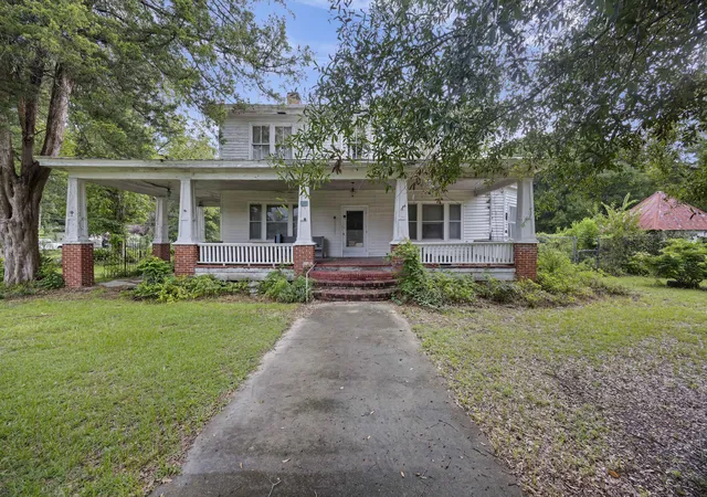 Photo 1 of Single family home for sale at 305 Dawson St, Eutawville, SC 29048 | MLS# 26024015 | Listing updated on 2026-08-27