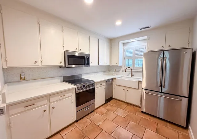 2nd image of 170 Queen St, Charleston, SC 29401 | MLS# 26022655