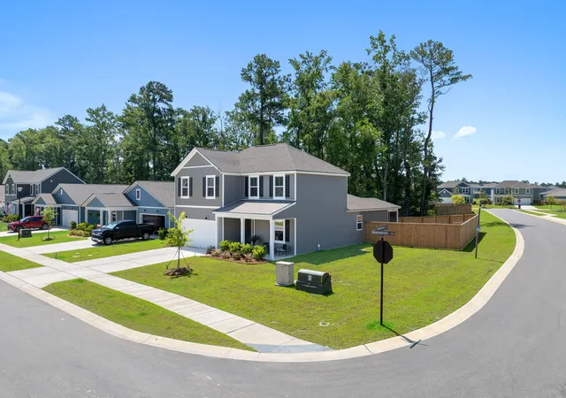 Photo 2 of Single family home for sale at 746 Meadowbrook Ln, Summerville, SC 29486 | MLS# 26018671 | Listing updated on 2026-09-18