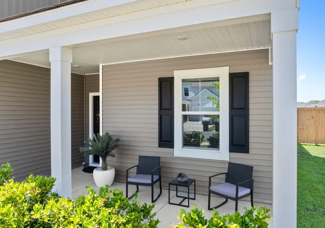 Photo 3 of Single family home for sale at 746 Meadowbrook Ln, Summerville, SC 29486 | MLS# 26018671 | Listing updated on 2026-09-18